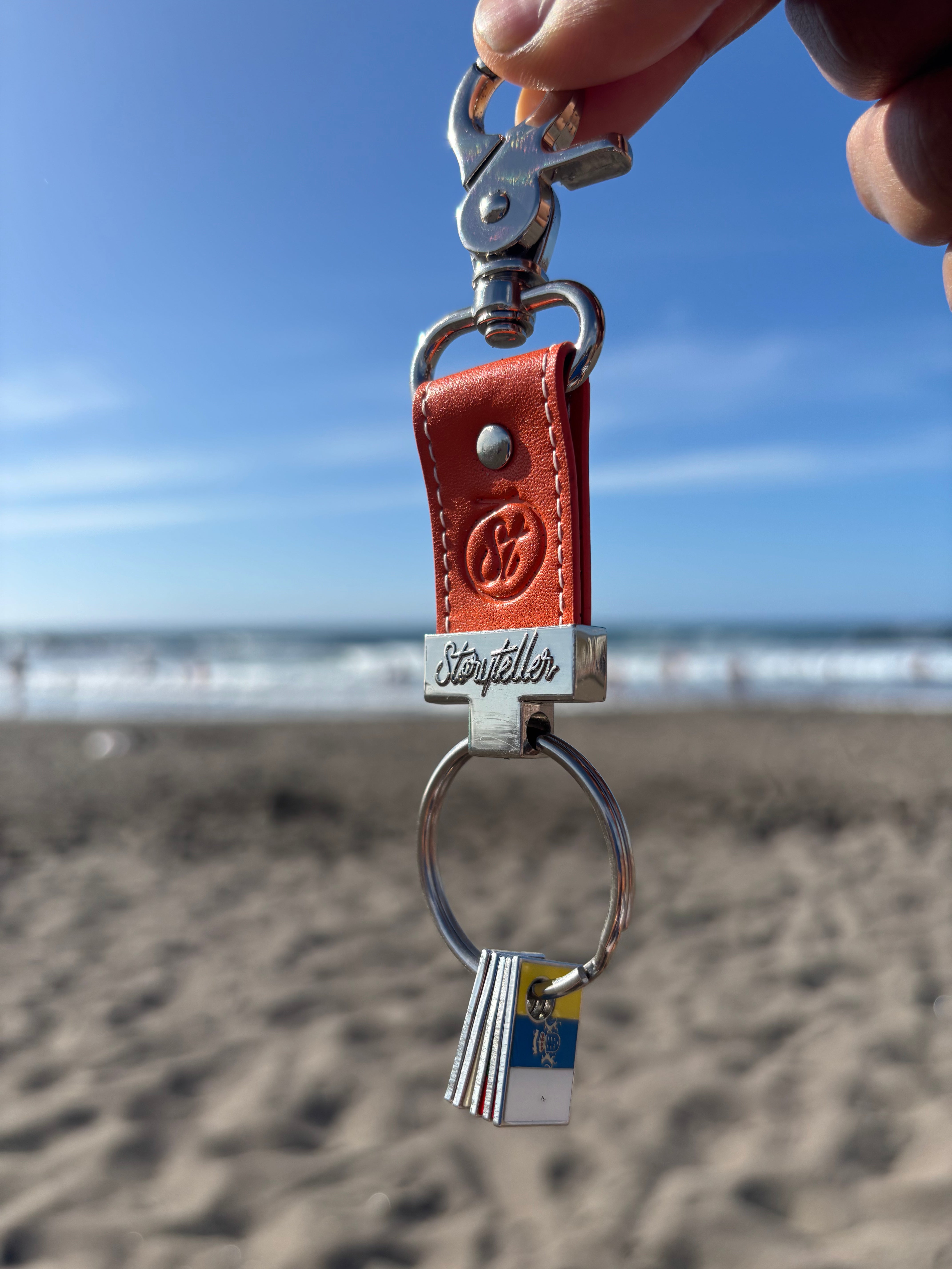 The Storyteller FlagMate® Orange (Limited Edition) | Collectible Keepsake Keyring